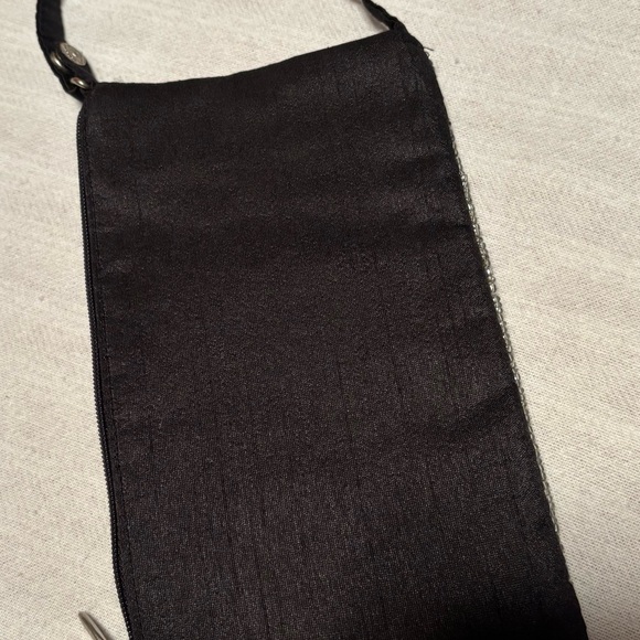 Silver beaded wristlet w/ snap top close & separate side zip compartment - Picture 3 of 5